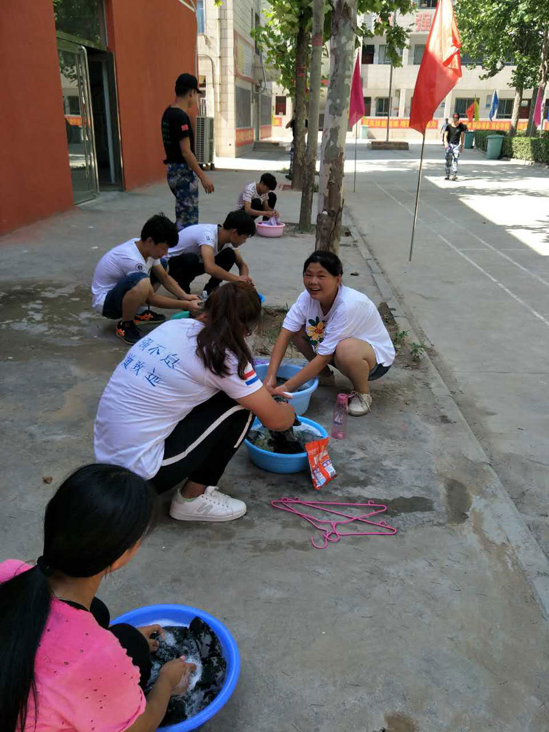 beat365官方网站老师教学生洗衣服